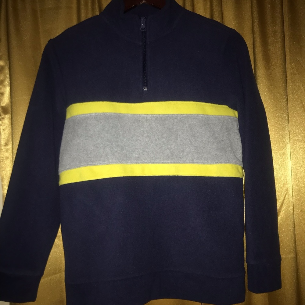Macys pullover green grey and navy pullover super soft and nice fitting size.
